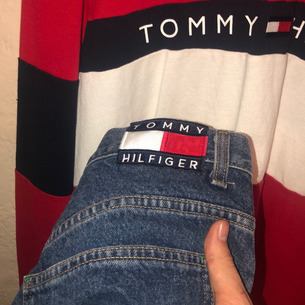 IM SELLING A LONG SLEEVE TOMMY🇲🇨HILFIGER T-SHIRT